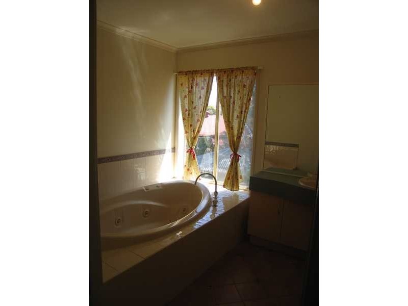 5 Ranleigh Rise, Sunbury VIC 3429