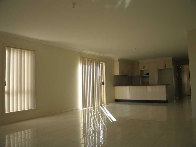 13 Fingleton Crescent, Sunbury VIC 3429