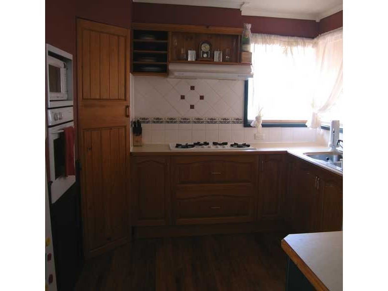 6 Dundas Avenue, Sunbury VIC 3429