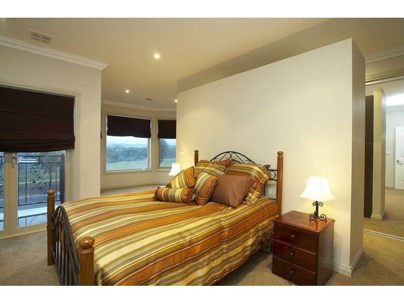 11 Grapeview Grove, Sunbury VIC 3429