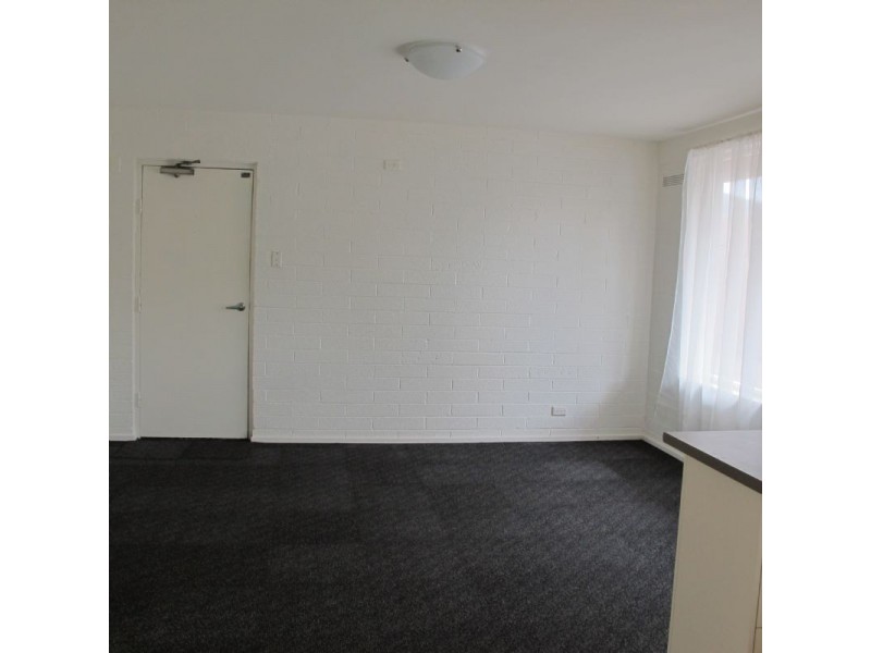 2/35 Gregory Grove, Reservoir VIC 3073