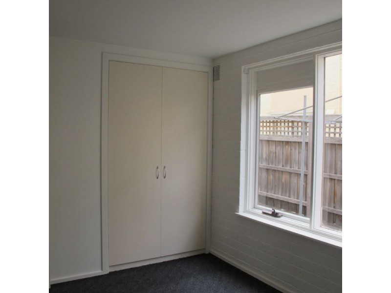 2/35 Gregory Grove, Reservoir VIC 3073