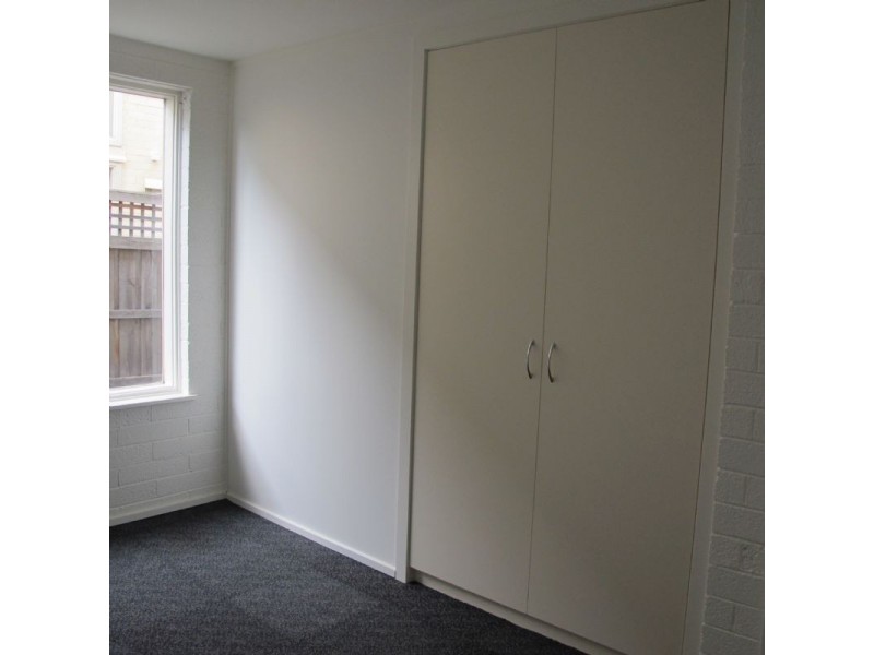 2/35 Gregory Grove, Reservoir VIC 3073