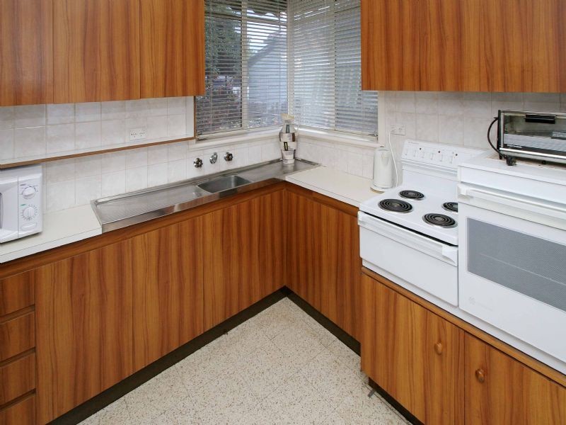 11 Alamo Road, Reservoir VIC 3073
