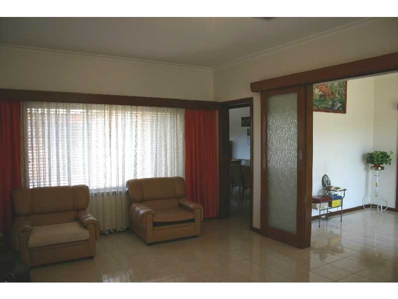 15 Dredge Street, Reservoir VIC 3073