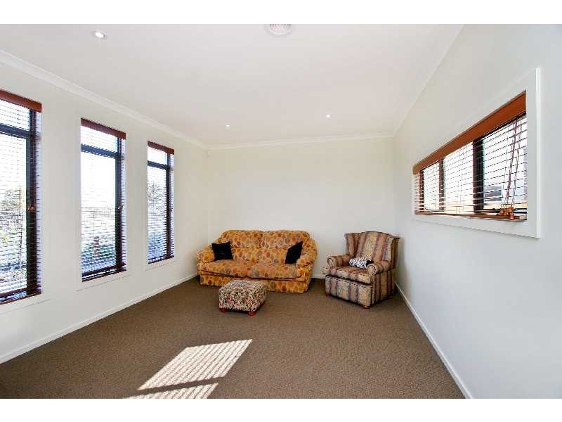 25 Wattllebird Crescent, Reservoir VIC 3073