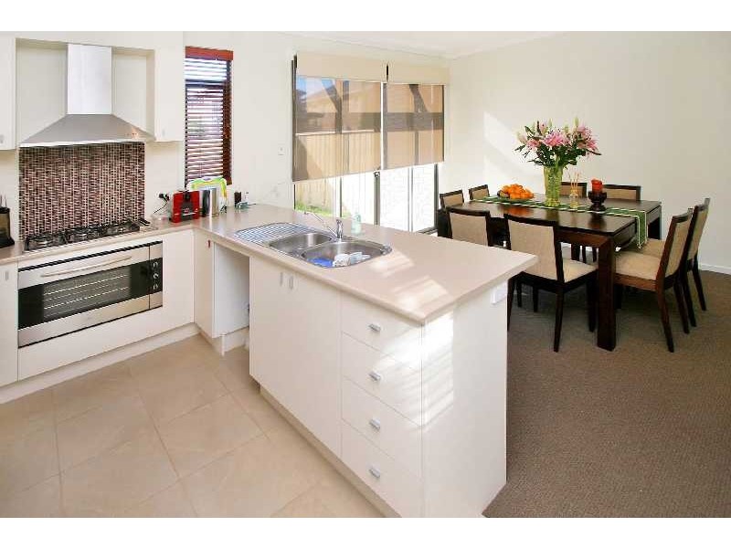 25 Wattllebird Crescent, Reservoir VIC 3073