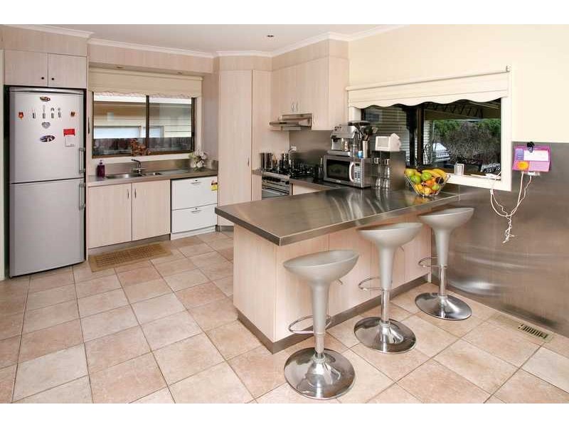 35 Banbury Road, Reservoir VIC 3073