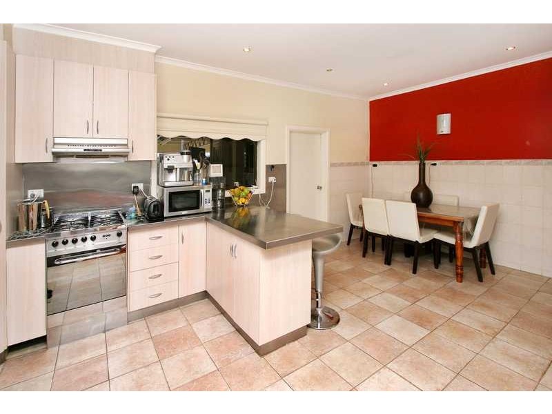 35 Banbury Road, Reservoir VIC 3073