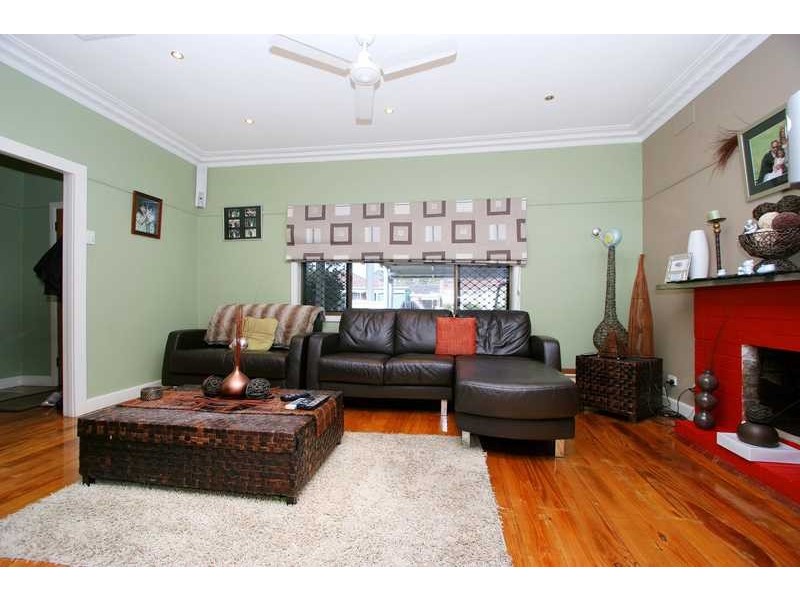 35 Banbury Road, Reservoir VIC 3073