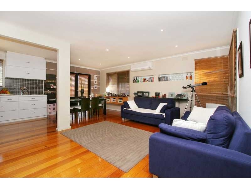 18 Clements Grove, Reservoir VIC 3073