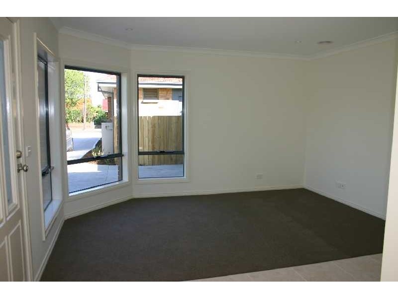2/49 Orrong Avenue, Reservoir VIC 3073