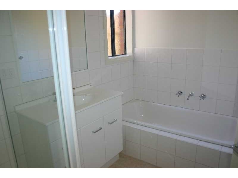 2/49 Orrong Avenue, Reservoir VIC 3073