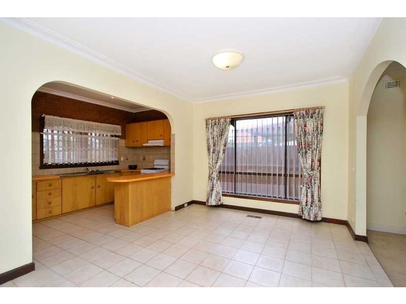 32 Leamington Street, Reservoir VIC 3073