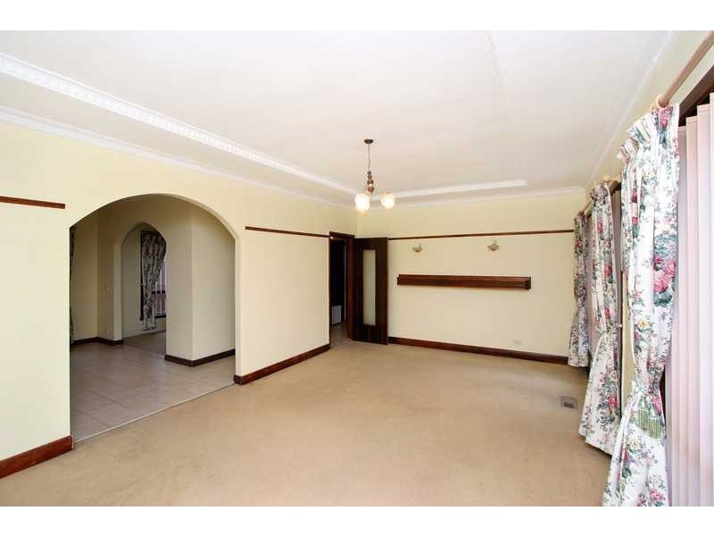 32 Leamington Street, Reservoir VIC 3073