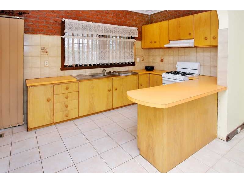 32 Leamington Street, Reservoir VIC 3073