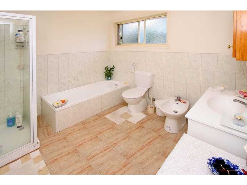 2A Dorrington Avenue, Reservoir VIC 3073