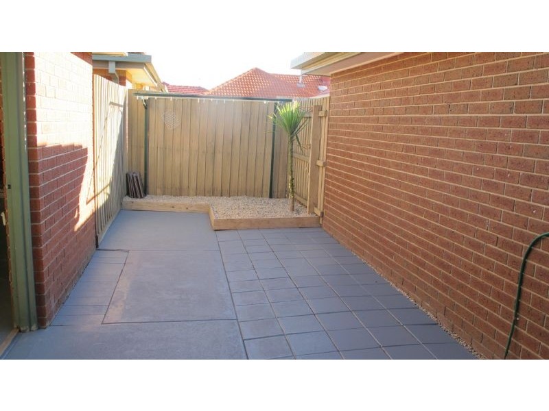 Unit 18/2A Crookston Road, Reservoir VIC 3073