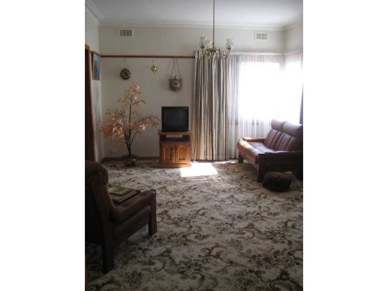 14 Hopetoun Avenue, Reservoir VIC 3073