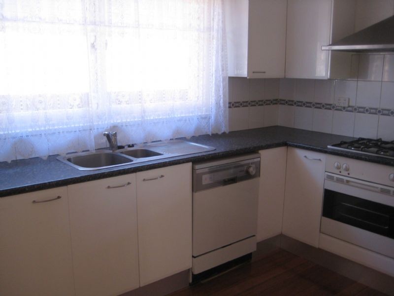 10 Daleglen Street, Reservoir VIC 3073