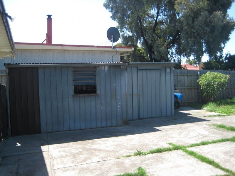 10 Daleglen Street, Reservoir VIC 3073