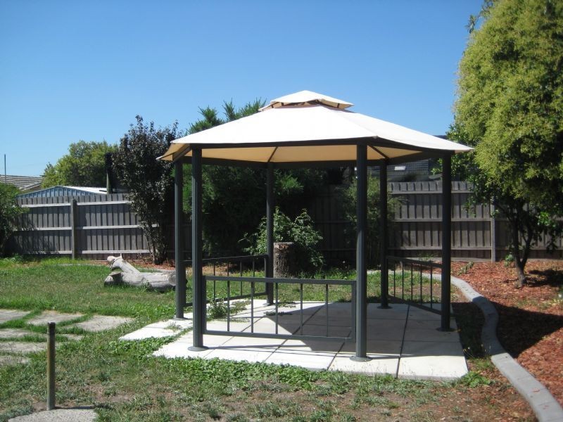 10 Daleglen Street, Reservoir VIC 3073