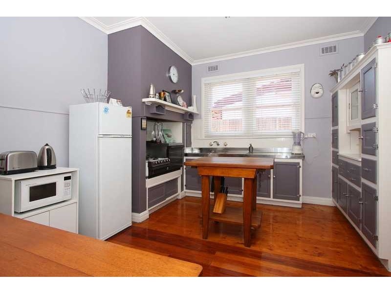 34 Locksley Avenue, Reservoir VIC 3073