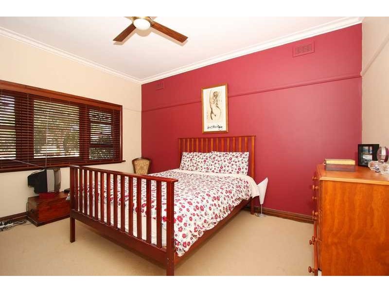 34 Locksley Avenue, Reservoir VIC 3073