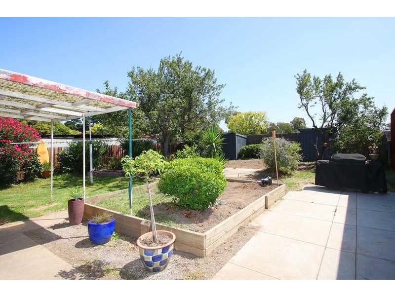 34 Locksley Avenue, Reservoir VIC 3073