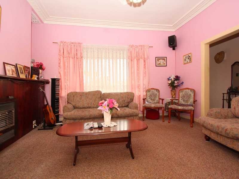 12 Down Street, Reservoir VIC 3073