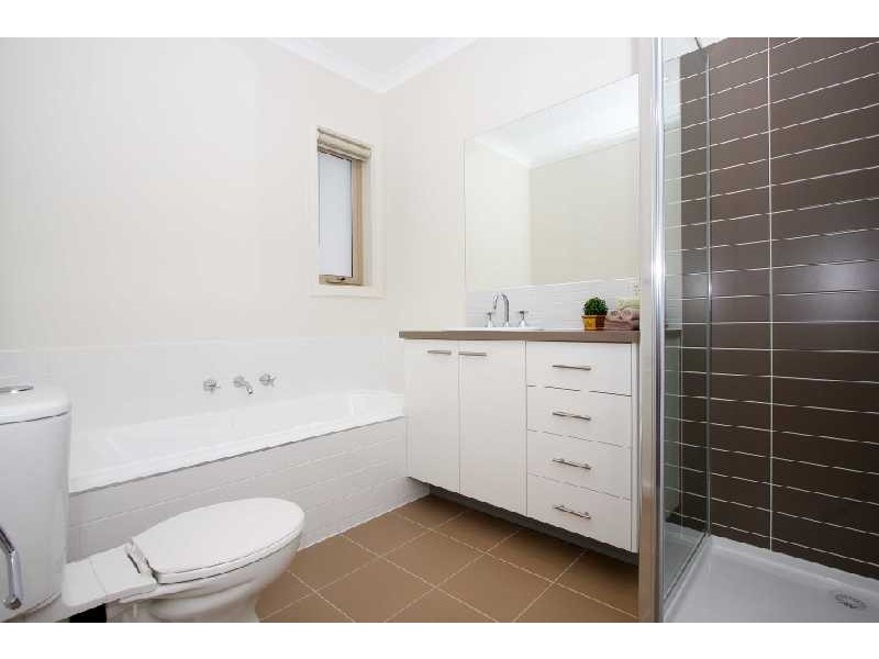 Unit 2/123 Boldrewood Parade, Reservoir VIC 3073