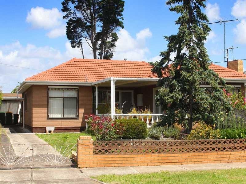 10 Locher Avenue, Reservoir VIC 3073