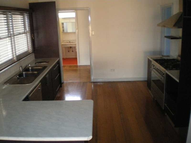 31 Darebin Blv, Reservoir VIC 3073