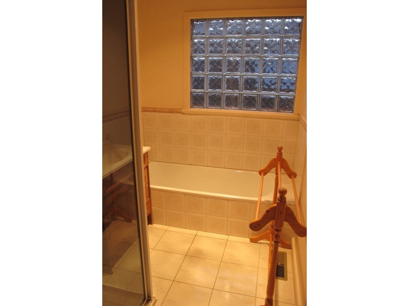 42 Keats Avenue, Kingsbury VIC 3083