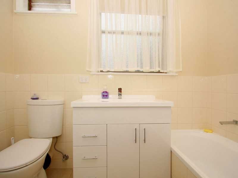 44 Dorrington Avenue, Reservoir VIC 3073