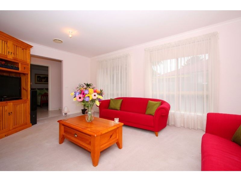 2/19 Florence Close, Reservoir VIC 3073