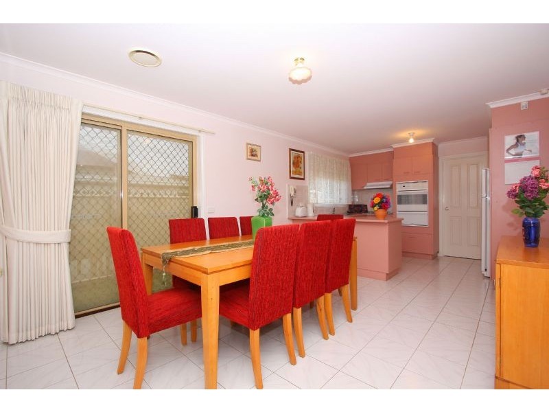 2/19 Florence Close, Reservoir VIC 3073