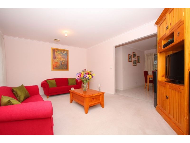 2/19 Florence Close, Reservoir VIC 3073