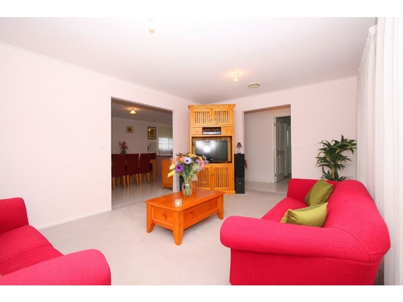 2/19 Florence Close, Reservoir VIC 3073
