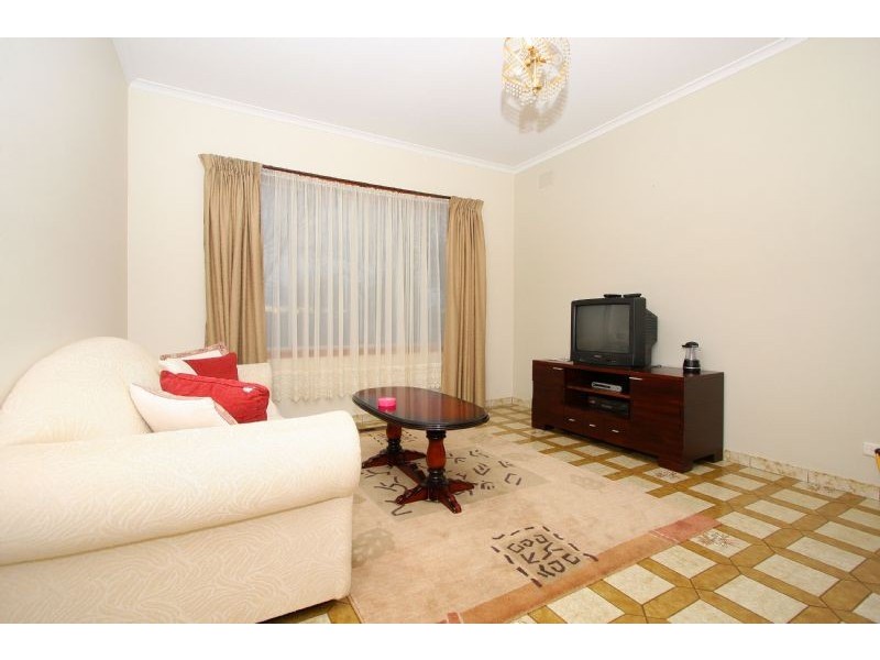 21 Manoel Avenue, Reservoir VIC 3073