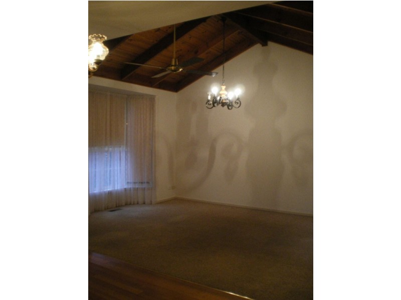 2/85 Thackeray Road, Reservoir VIC 3073