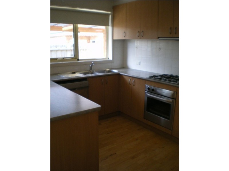 2/23 Crookston Road, Reservoir VIC 3073