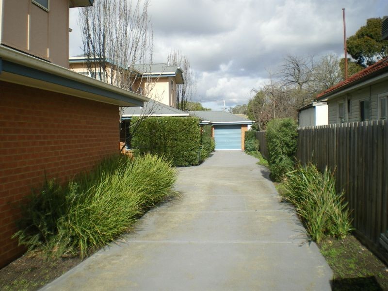 2/23 Crookston Road, Reservoir VIC 3073