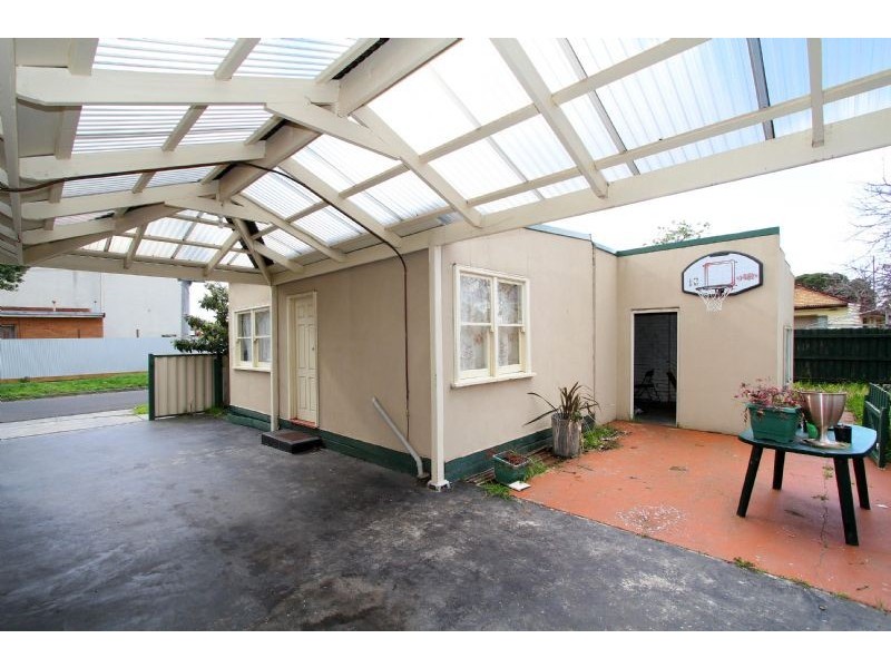 18 Daleglen Street, Reservoir VIC 3073