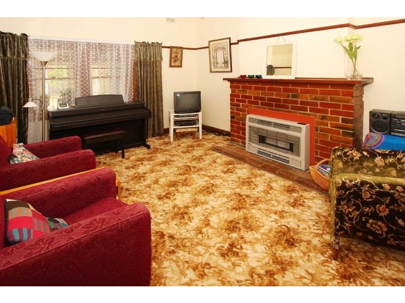 10 Verdun Grove, Reservoir VIC 3073