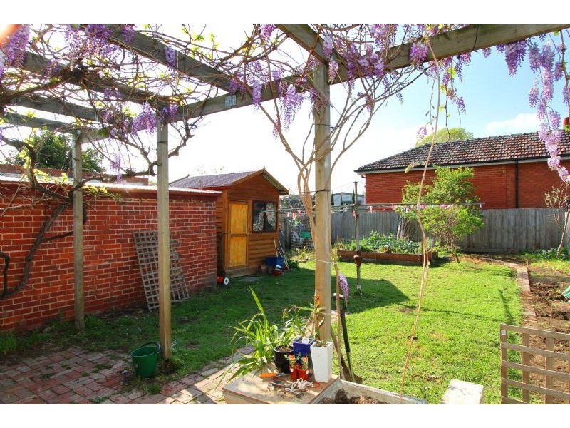 10 Verdun Grove, Reservoir VIC 3073