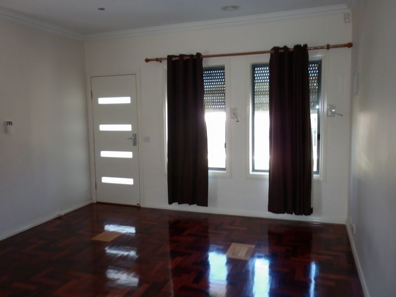 1/10 McComas Street, Reservoir VIC 3073