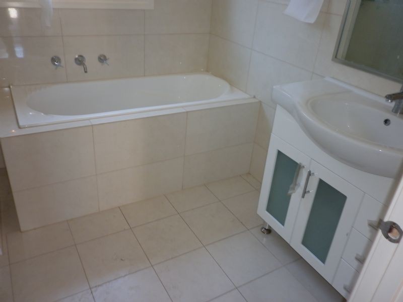 1/10 McComas Street, Reservoir VIC 3073