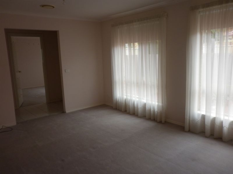 2/19 Florence Close, Reservoir VIC 3073