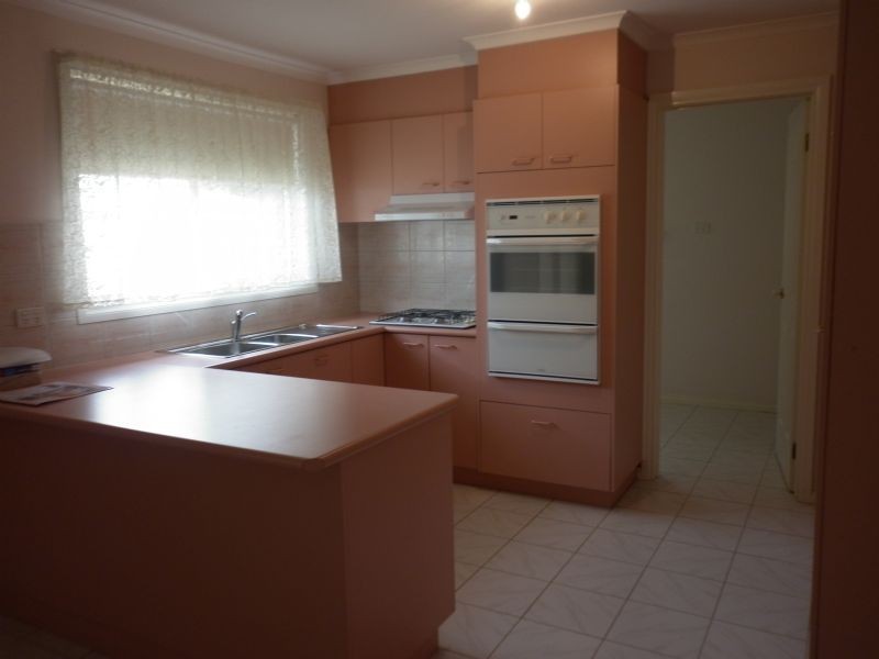 2/19 Florence Close, Reservoir VIC 3073